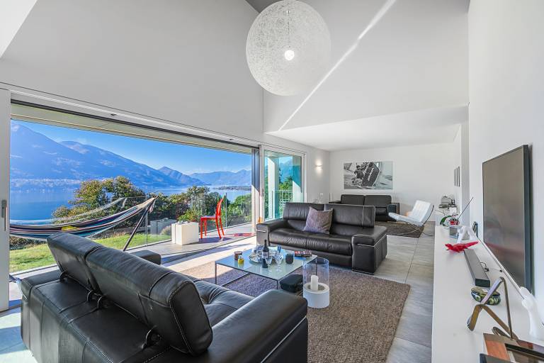 Family-friendly charming villa with jacuzzi, patio & yard | Mountain view | Pet-friendly — photo 3