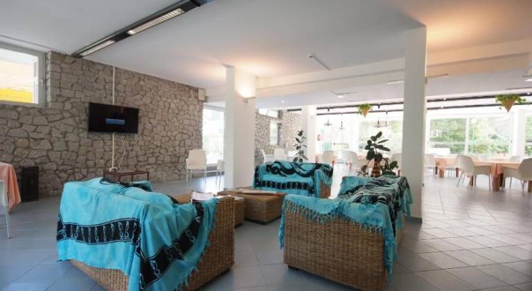 Serviced apartment with grill, yard & patio — photo 3