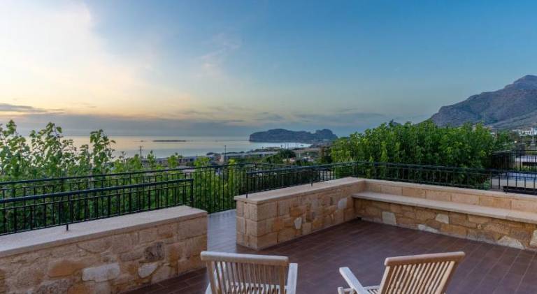 Villa with terrace & yard — photo 3