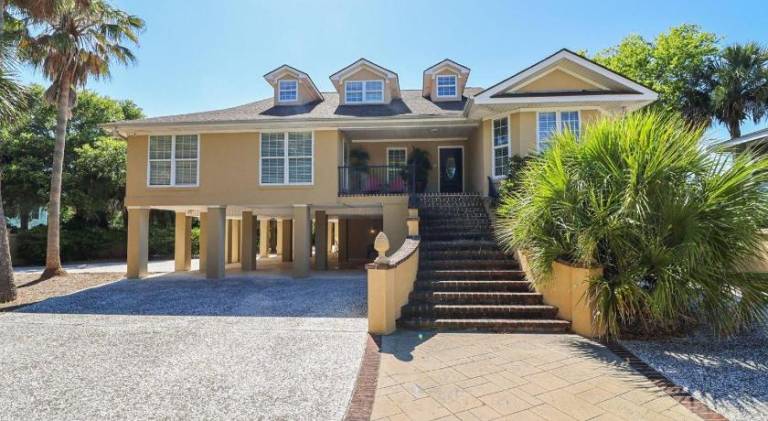 House with pool in Tybee Island, GA