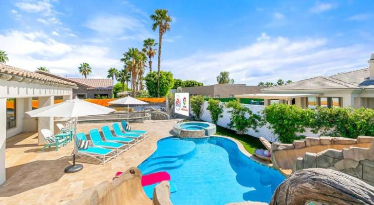 House with jacuzzi & pool in Indio, CA