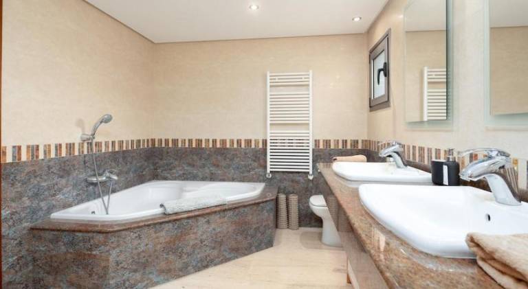 Villa with pool — photo 5
