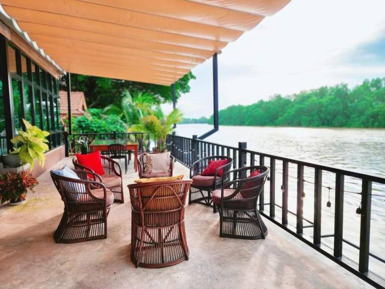 Serviced apartment Bang Khla