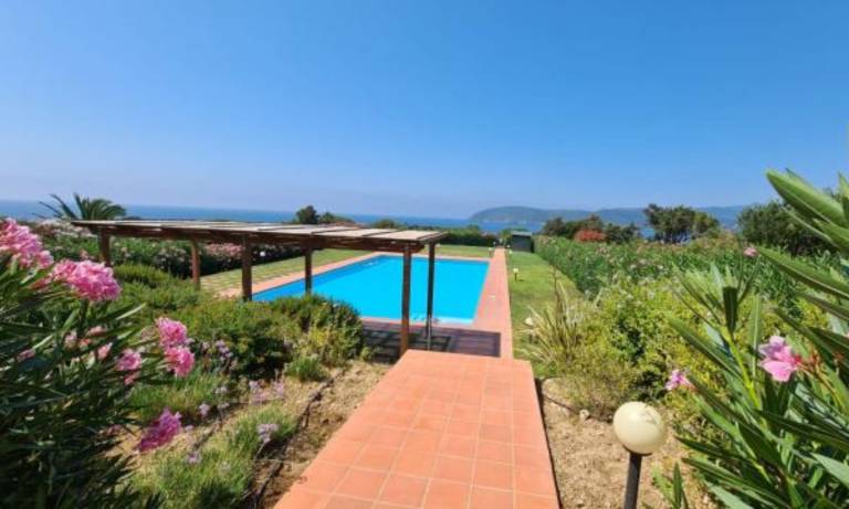 Fully equipped nice rental apartment with barbecue, patio & garden | Sea view | Beach nearby | Pets are welcome in Porto Azzurro