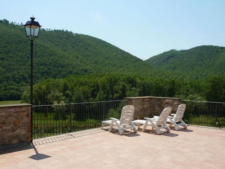 Farm with pool, yard & jacuzzi — photo 4