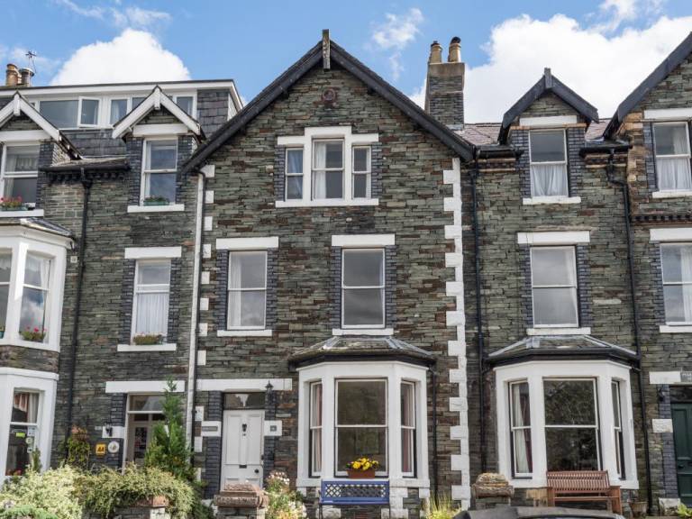 Cottage with terrace & yard in Keswick