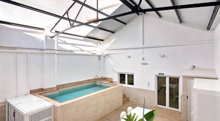 Vacation home with pool — photo 3