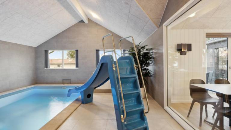Family-friendly ample vacation home with BBQ, garden & private pool | Pet-friendly — photo 3