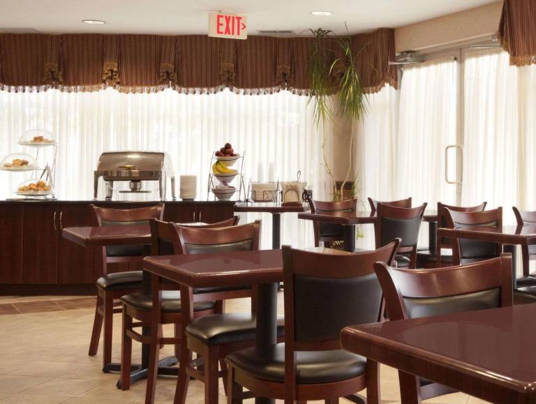 Days Inn & Suites by Wyndham Langley — photo 3