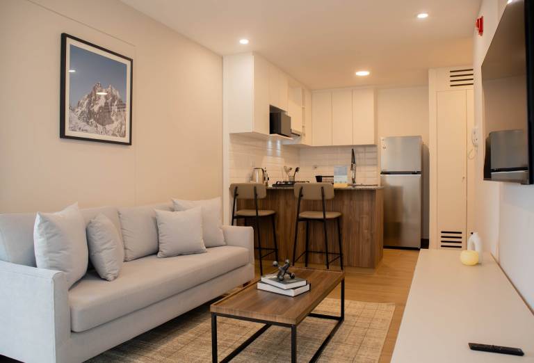 w Refined 1BR in the Heart of Miraflores