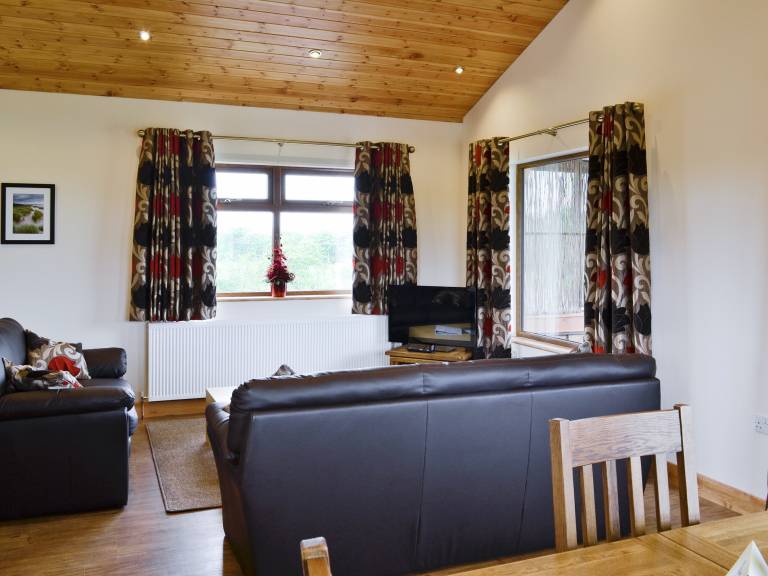 Cottage with garden & jacuzzi | River view — photo 2