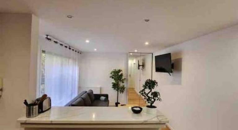 Holiday apartment with 1 room for 4 persons in Bagnolet