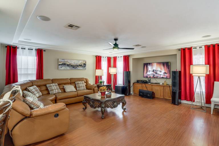 Grand & Convenient Home 7 Mi to Las Vegas Strip