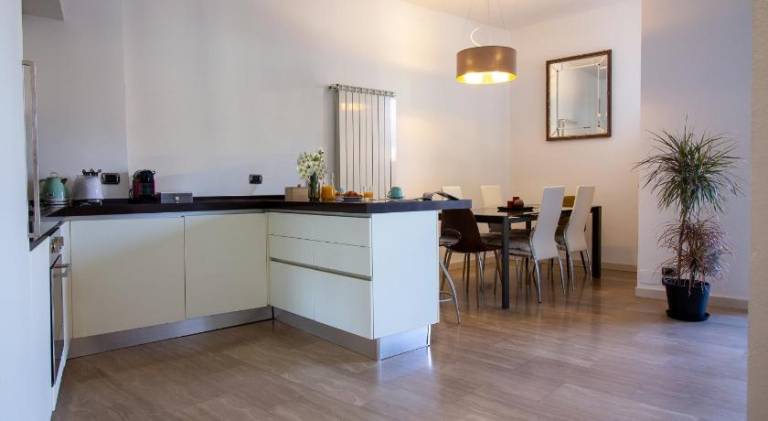 Apartment with jacuzzi | Close to Como Cathedral | Pets are welcome — photo 3