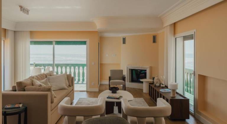 Apartment with patio — photo 2