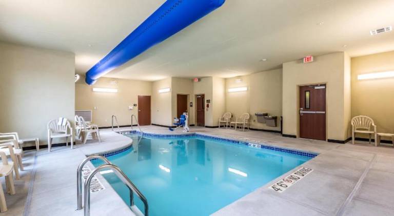 Cobblestone Hotel & Suites - Stevens Point — photo 4