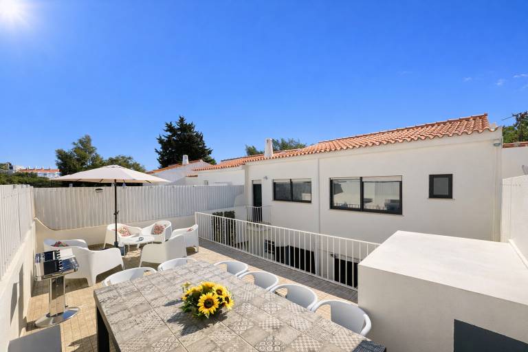 House with patio, BBQ & pool in Albufeira