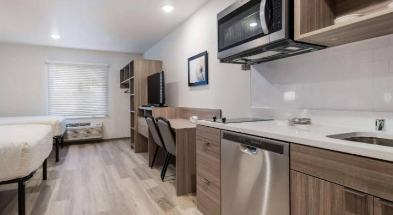 WoodSpring Suites Portland Vancouver — photo 5