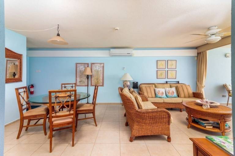 Condo Oistins