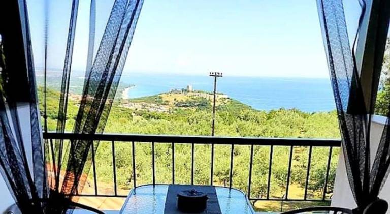 Apartment with patio, BBQ & garden | Suitable for remote work | Pets allowed — photo 4