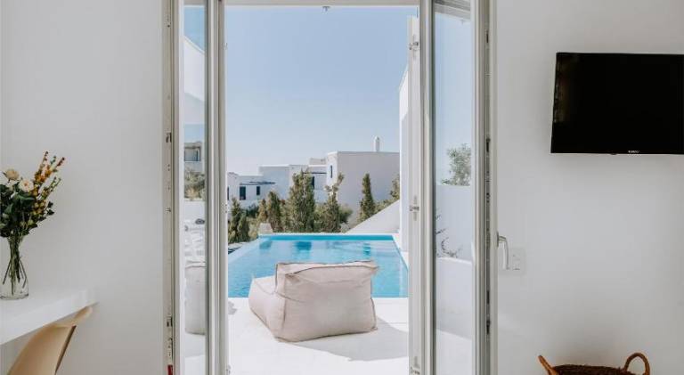 Villa with private pool, yard & barbecue — photo 2