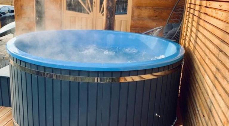 Chalet with hot tub | Pets are welcome — photo 5