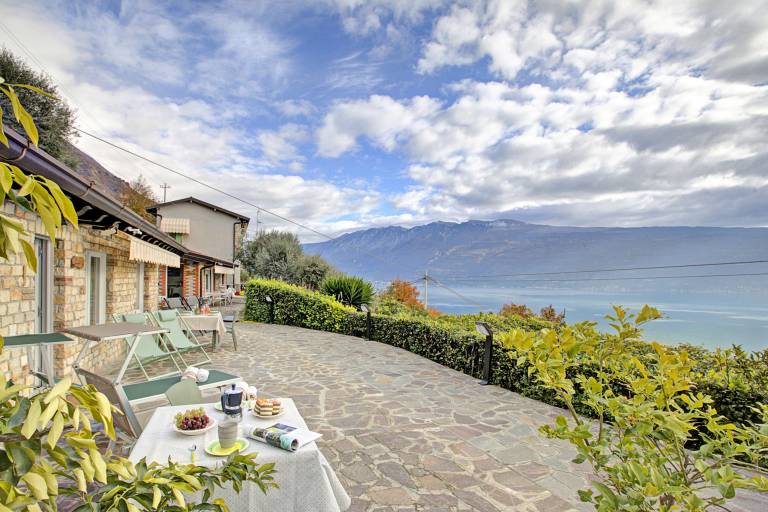Verde Salvia With Lakeview Terrace Garde