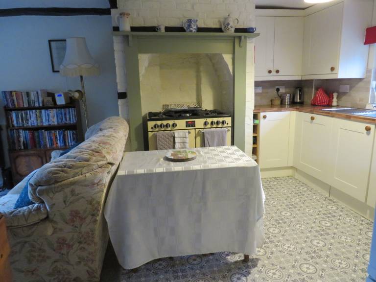Cottage with garden — photo 5