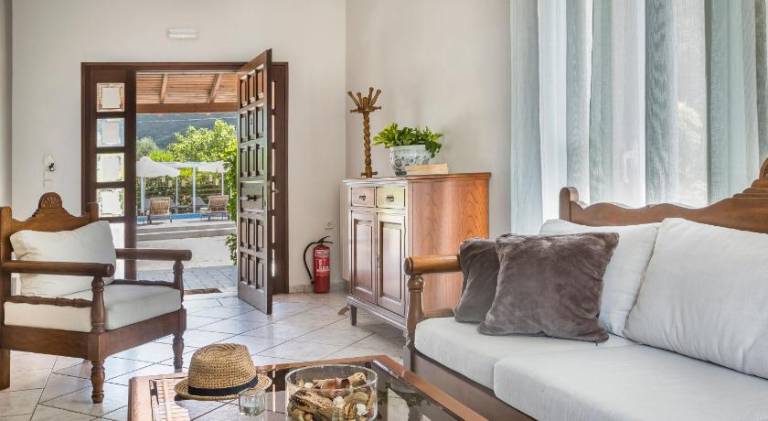Pleasant vacation home with terrace, barbeque & yard | Pet-friendly — photo 2