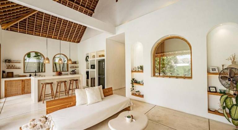 Villa with pool — photo 4