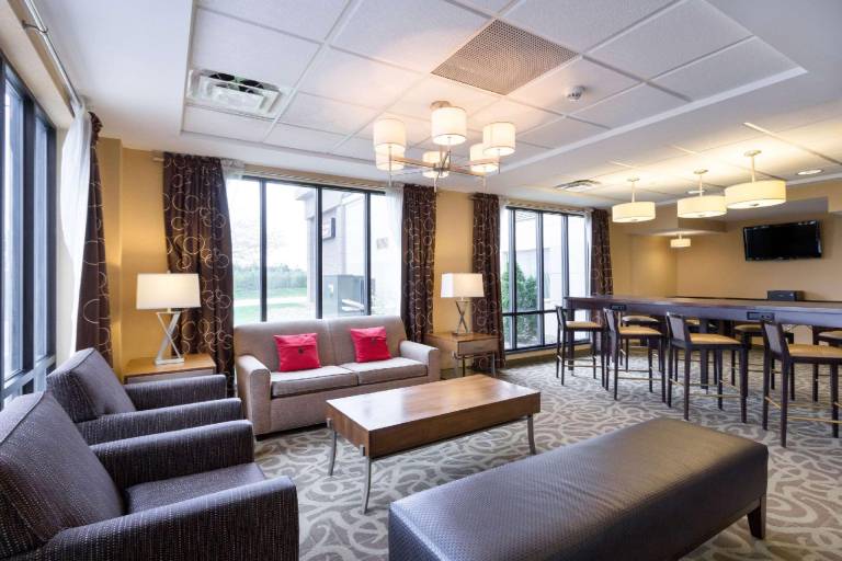 Spark by Hilton Cleveland Beachwood — photo 2