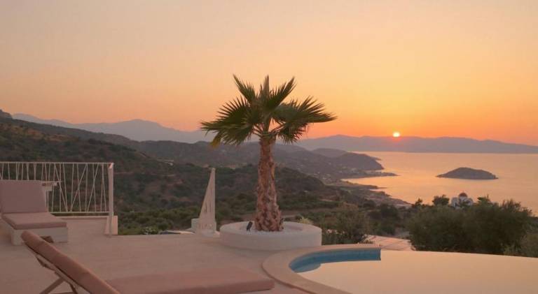 Villa with yard, grill & private pool | Perfect for remote work — photo 4