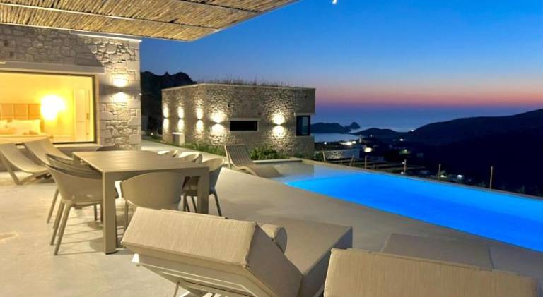 Fully equipped villa with yard, patio & private pool | Dogs allowed — photo 3