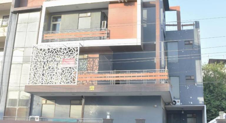 House with terrace & jacuzzi — photo 3