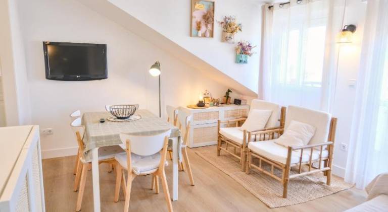 Rental apartment with patio, yard & grill in Sanxenxo