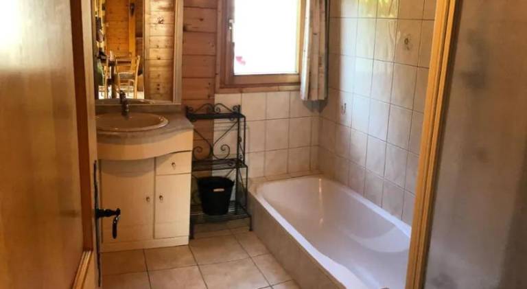 Fully equipped beautiful chalet with terrace, barbeque & yard | Dogs allowed — photo 2