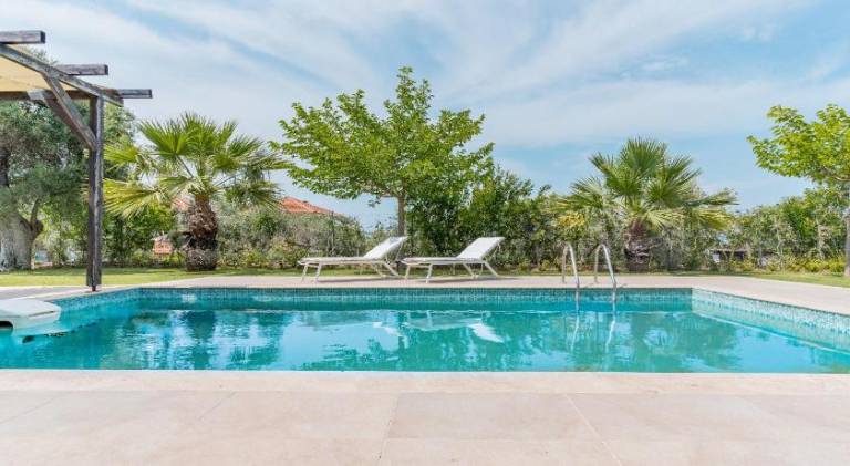 Villa with barbeque & yard | Pets are welcome — photo 3