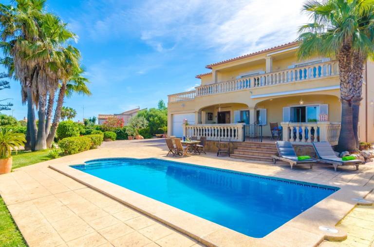 Villa with barbecue, yard & private pool in Llucmajor