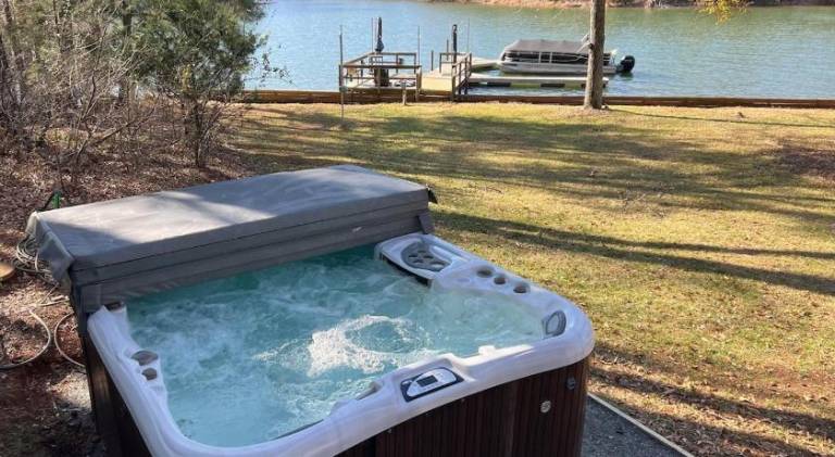 House with hot tub in Charlotte, NC