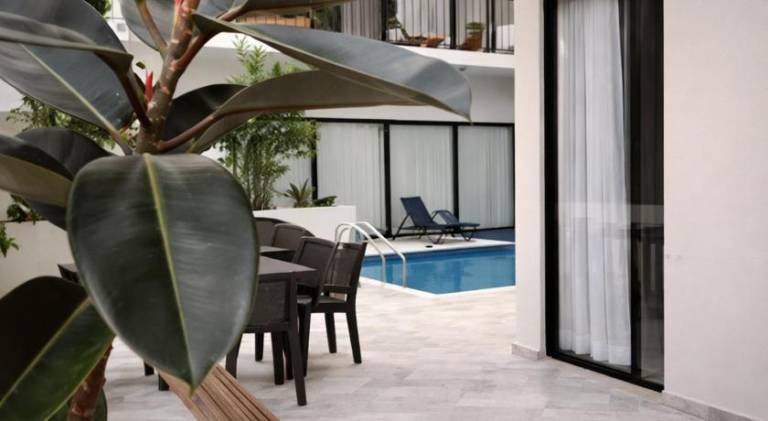 Vacation home with hot tub & pool — photo 4