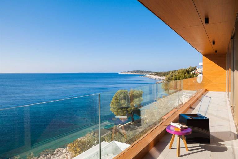 Lovely villa with BBQ, private pool & patio | Pool view | Perfect for remote work | Dogs allowed — photo 4