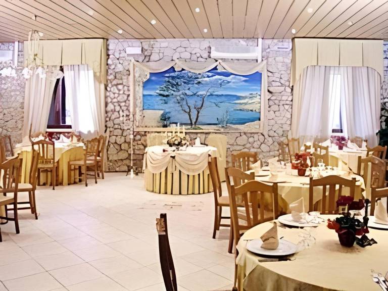 Lovely serviced apartment with garden, private pool & patio | Pet-friendly — photo 3