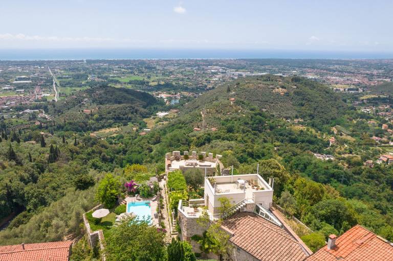 Villa with patio, grill & yard | Panoramic view — photo 5