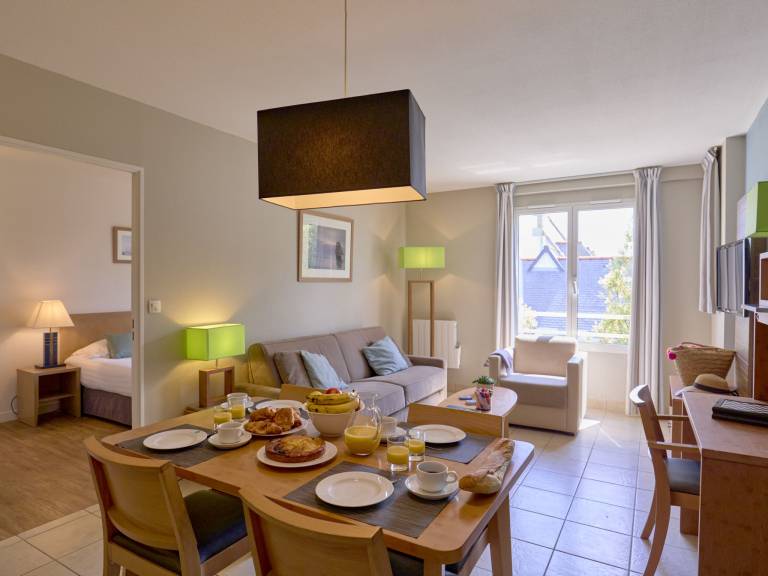 Fully equipped rental apartment with yard, patio & heated pool | Next to the beach | Pets are welcome — photo 4