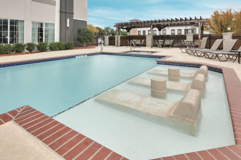 La Quinta Inn & Suites by Wyndham Dallas Love Field — photo 5