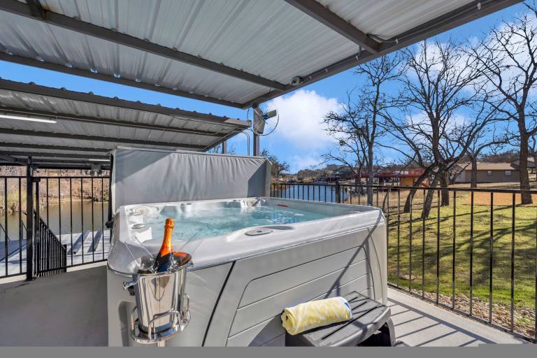 House with yard, grill & fast internet | Lake view — photo 3
