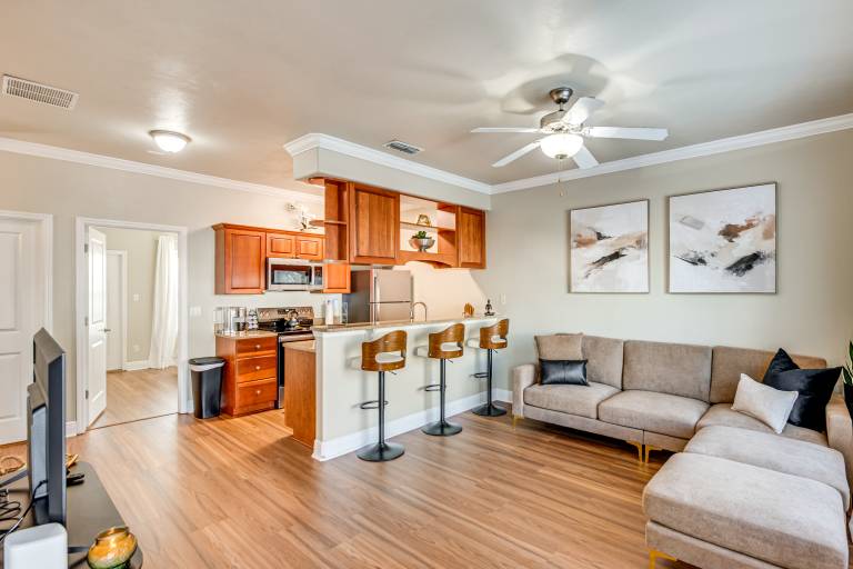 3 Mi to FSU! Pet-Friendly Townhome w/ Pool Access in Tallahassee, FL