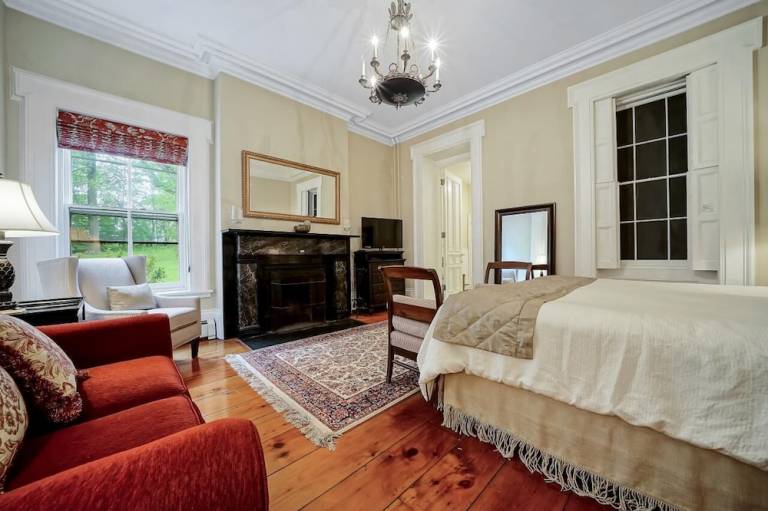 Bed and breakfast  Mountainville