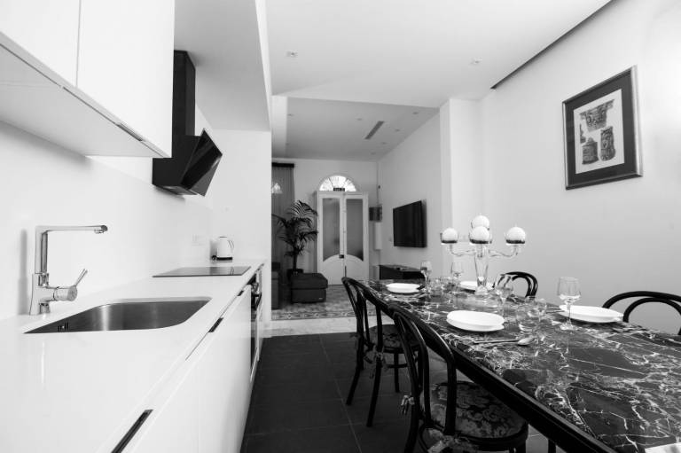 Apartment with patio & jacuzzi | Close to Lower Barrakka Gardens | Pets allowed — photo 4