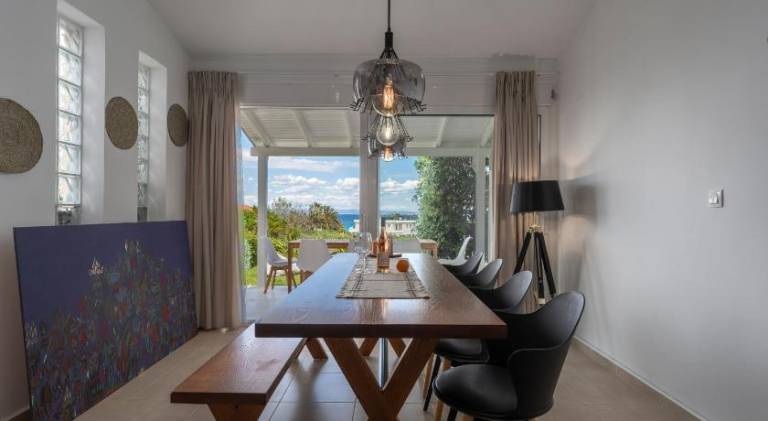 Villa with garden & patio — photo 2